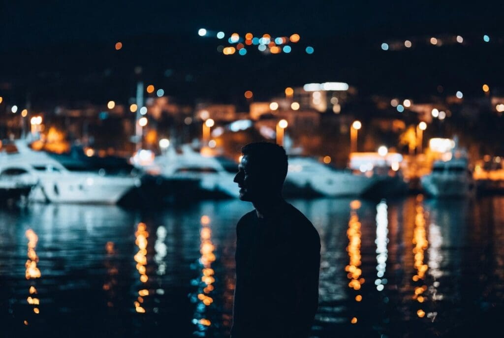 Marmaris sahil hattında gece sessizliği ve tatil döneminde yapılan yanlış tercihler